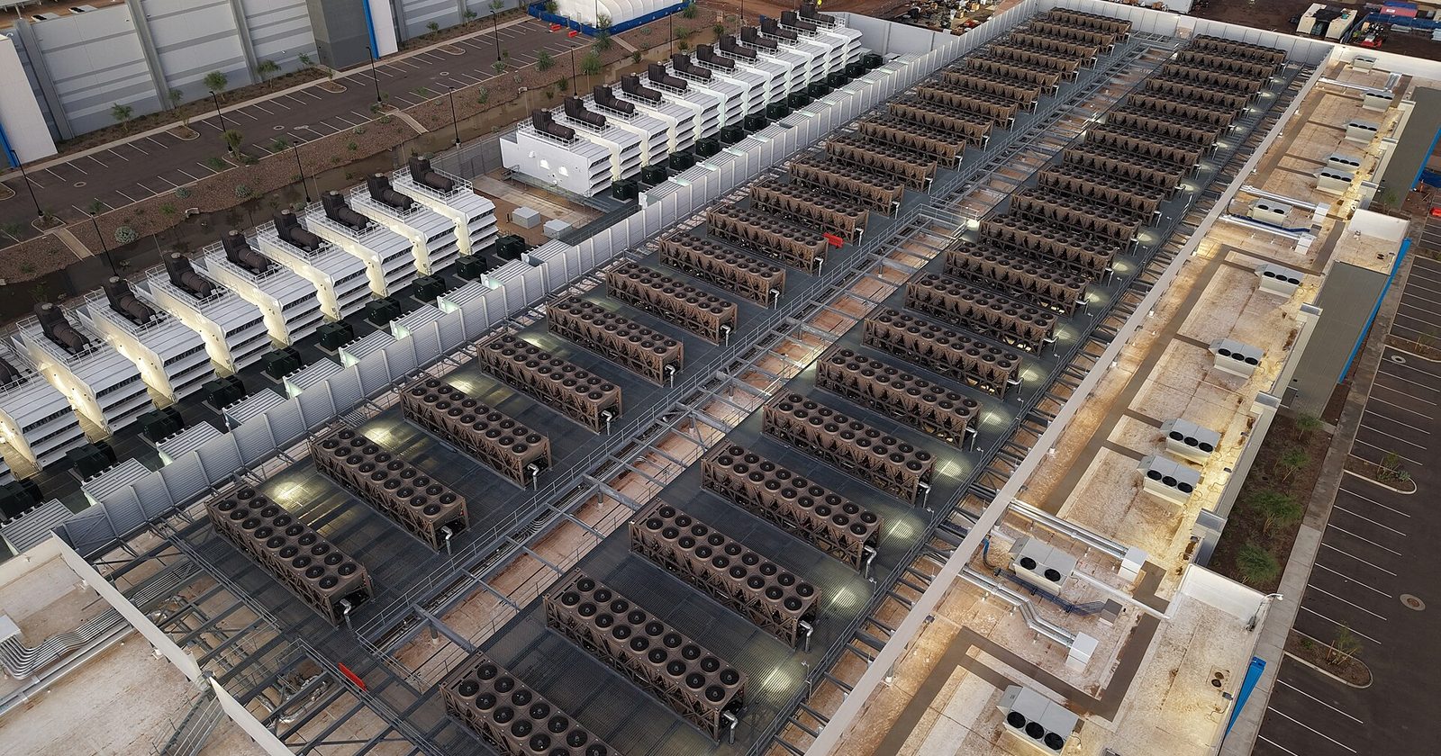 Infrastruktura centrum danych — sprzęt przetwarzający dane wielkich platform internetowych